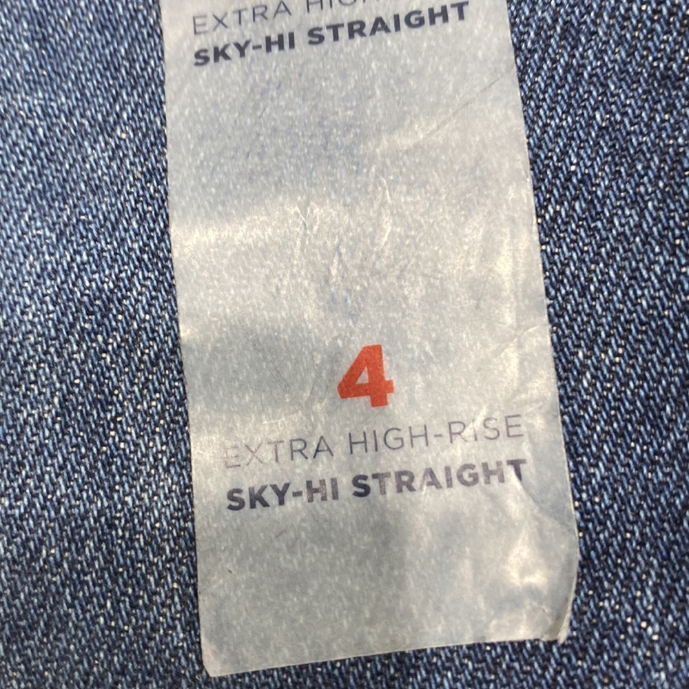 NWT. Old Navy, Women’s size 4 jeans. - Picture 2 of 9